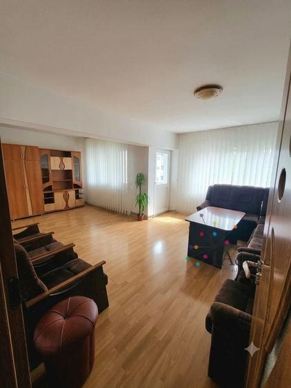 Apartament cu 3 camere decomandat, mobilat în Noua