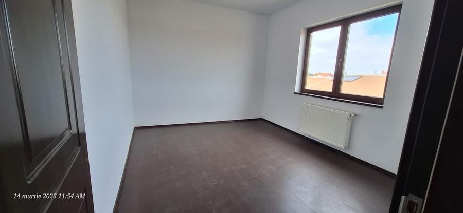 Casă individuală cu 8 camere cu Garaj în Berceni