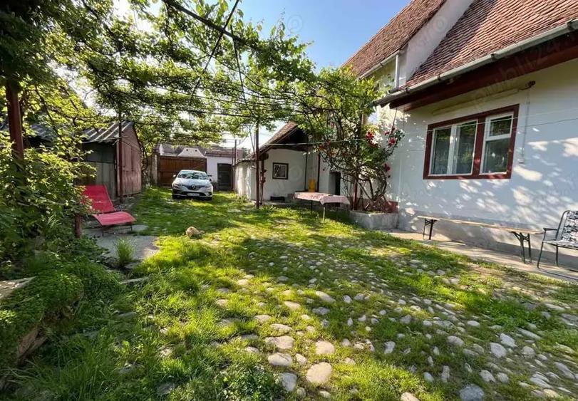 Casă cu 4 camere cu Teren 2200 Mp în Viscri