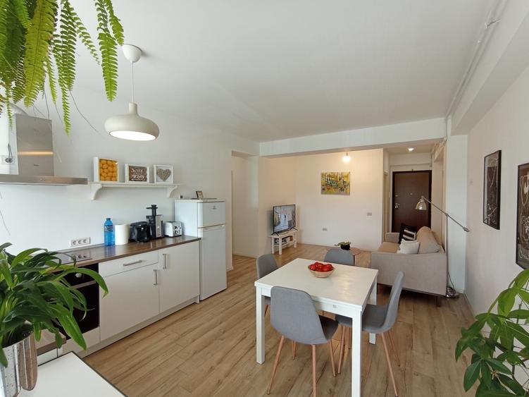 Apartament cu 3 camere decomandat, mobilat în Dorobanților