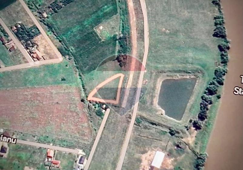 Teren agricol de 1400 mp, în Central