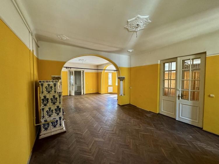 Casă cu 4 camere în Ultracentral
