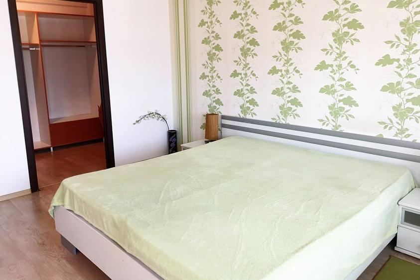 Apartament cu 2 camere decomandat, mobilat în Calea Moldovei