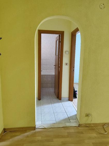 Apartament cu 2 camere semidecomandat în Costin Georgian