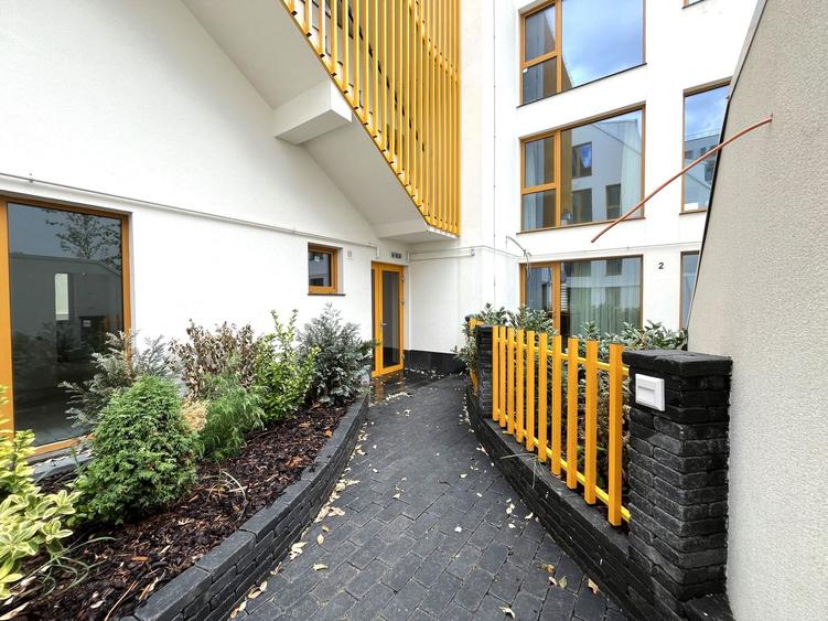 Apartament cu 4 camere semidecomandat în Domenii