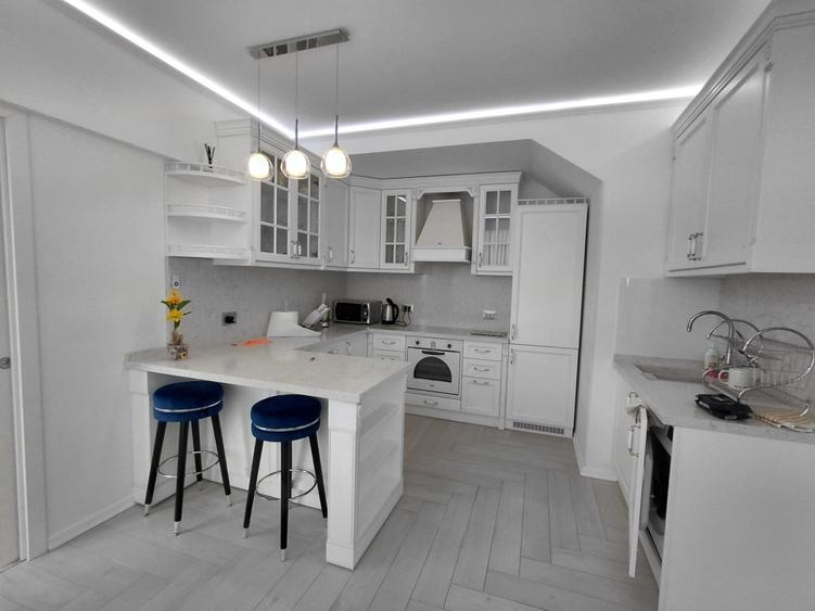 Apartament cu 5 camere, mobilat în Mihai Bravu