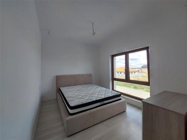 Duplex cu 4 camere cu Canalizare în Vladimirescu