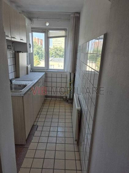 Apartament cu 3 camere semidecomandat în Șagului