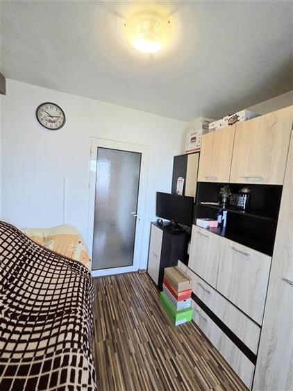 Apartament cu 3 camere semidecomandat, mobilat în Inel II