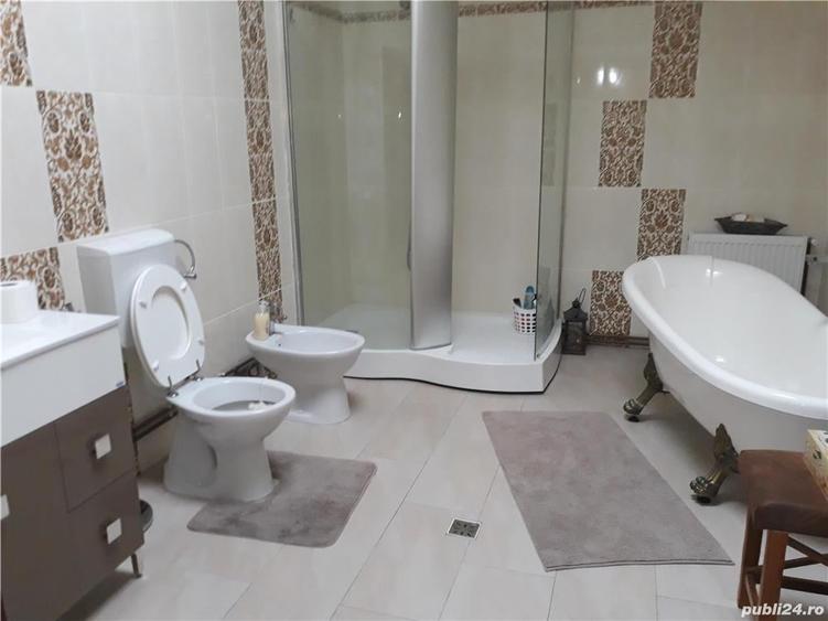 Casă cu 6 camere cu Teren 200 Mp în Central