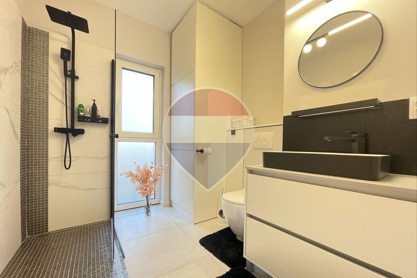 Apartament cu 3 camere semidecomandat, mobilat în Horea