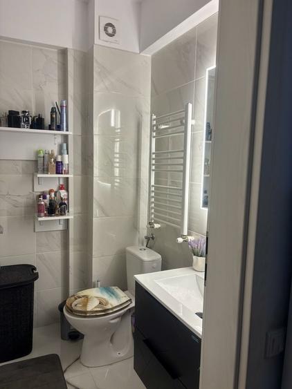 Apartament cu 2 camere decomandat în Titan