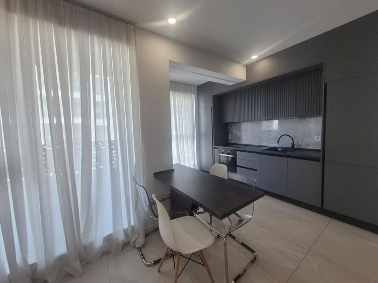 Apartament cu 3 camere semidecomandat, mobilat în Pipera