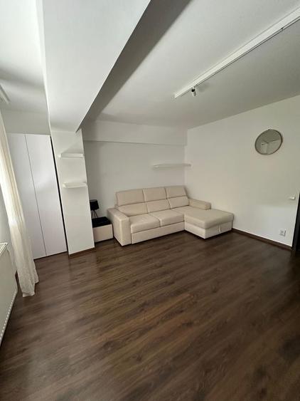 Apartament cu 3 camere decomandat în Berceni