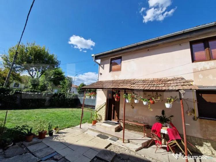 Casă cu 8 camere cu Teren 387 Mp în Central