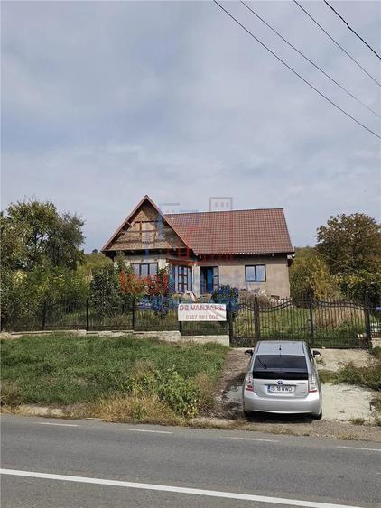 Casă cu 2 camere cu Teren 3841 Mp în Poiana (Schitu Duca)