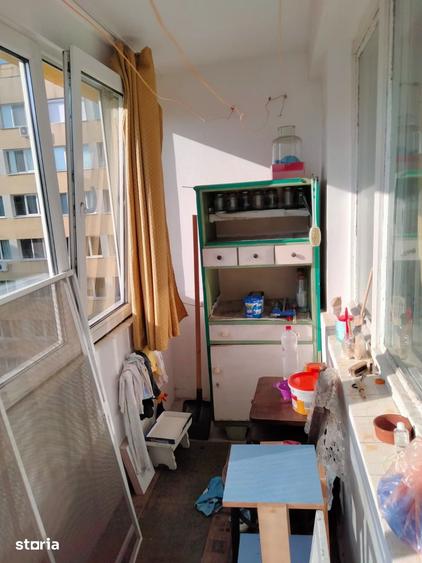 Apartament cu 3 camere semidecomandat în Tei