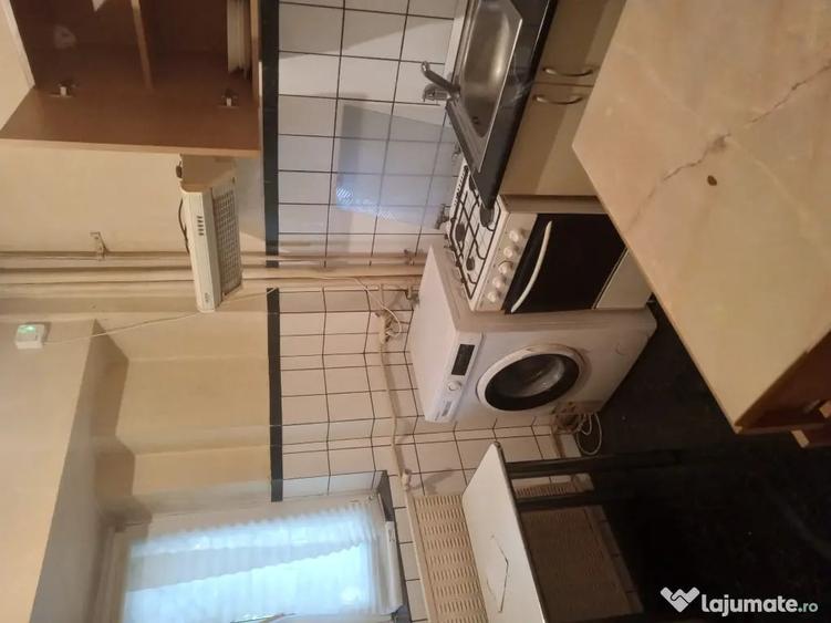 Garsonieră decomandată în Splaiul Unirii