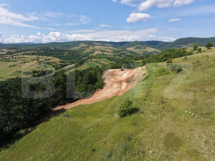 Teren Construcții extravilan de 3710 mp, în Dealu Negru