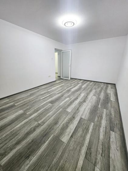 Apartament cu 3 camere decomandat în Republicii