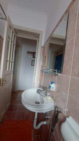 Apartament cu 5 camere decomandat în Națiunile Unite