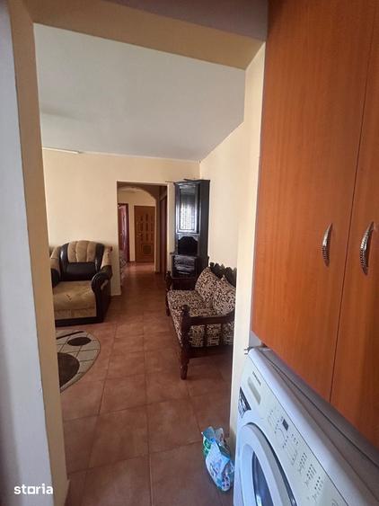Apartament cu 3 camere decomandat în Exterior Vest