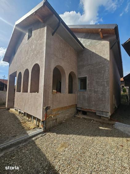 Casă cu 4 camere cu Teren 376 Mp în Curtea de Argeș
