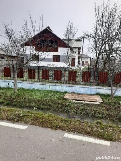 Casă cu 6 camere cu Teren 5400 Mp în Central