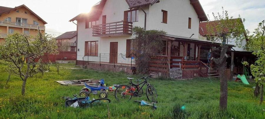 Casă individuală cu 4 camere cu Canalizare în Hărman