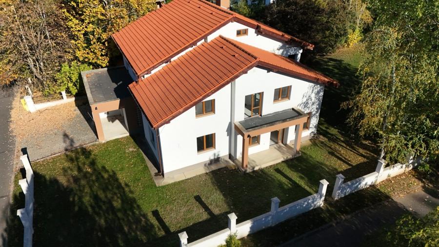 Casă individuală cu 7 camere semidecomandat cu Canalizare în Corbeanca