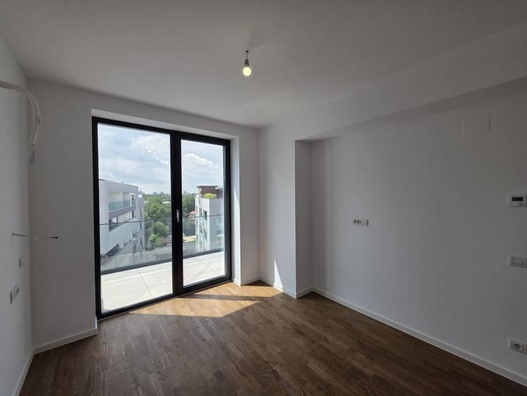 Apartament cu 3 camere decomandat în Băneasa