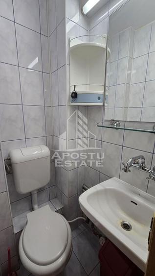 Apartament cu 4 camere semidecomandat în Circumvalațiunii