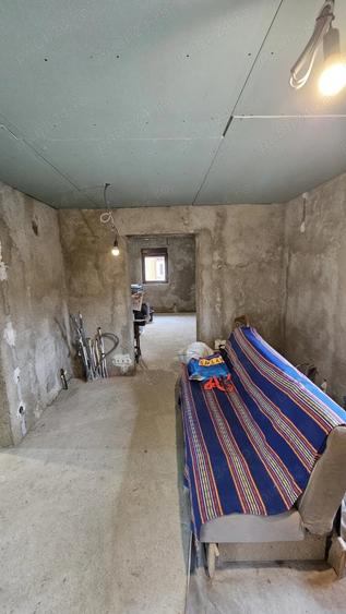 Casă cu 2 camere cu Teren 180 Mp în Feneș