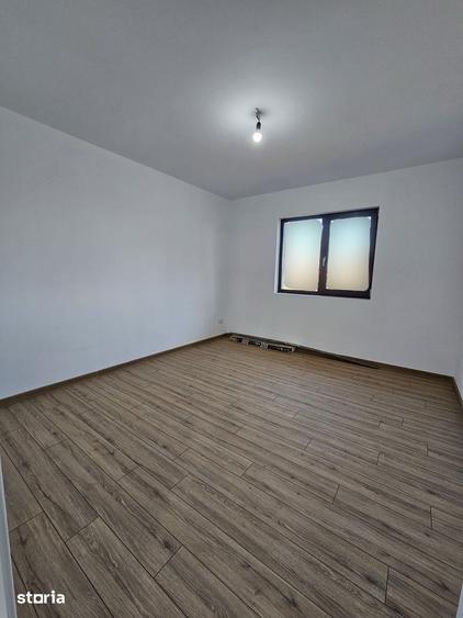 Casă cu 4 camere cu Teren 400 Mp în Central