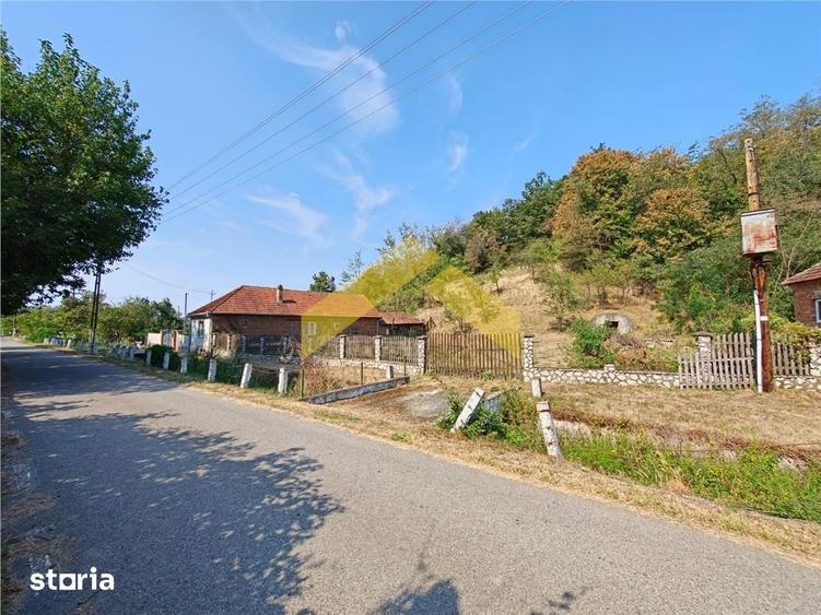 Casă cu 3 camere cu Teren 2504 Mp în Săvârșin