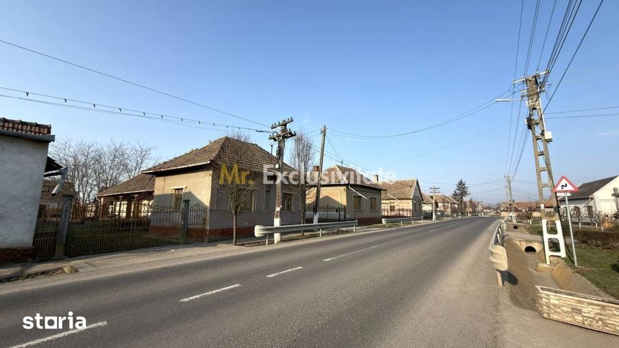 Casă cu 4 camere semidecomandat cu Teren 2948 Mp în Tiream