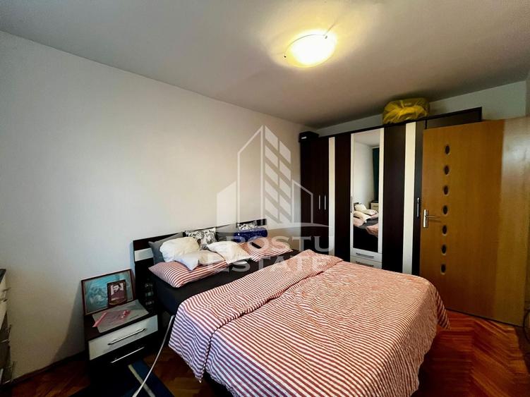Apartament cu 3 camere semidecomandat, mobilat în Lipovei