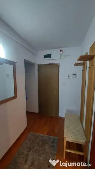 Apartament cu 3 camere decomandat în Exterior Vest