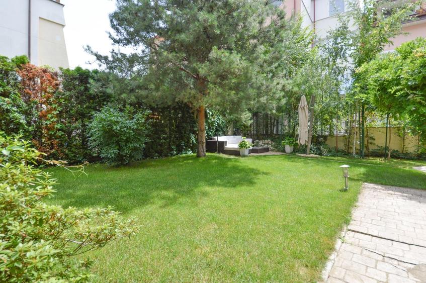 Casă individuală cu 6 camere cu Canalizare în Herăstrău