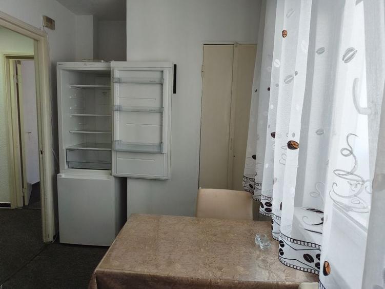 Inchiriez apartament cu 2 camere cartier Exercitiu etajul 2 , vis- a- vis de scoala nr.16 in apropiere piata ,statie autobuz , banci,farmaci, etc - 5