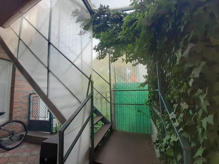 Casă cu 6 camere cu Teren 155 Mp în Tătărași