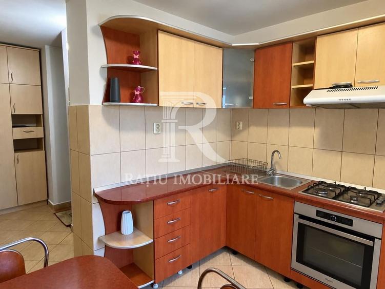 Apartament cu 3 camere decomandat, mobilat în Rogerius