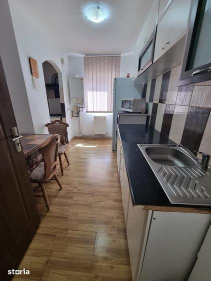 Apartament cu 3 camere decomandat în Onești