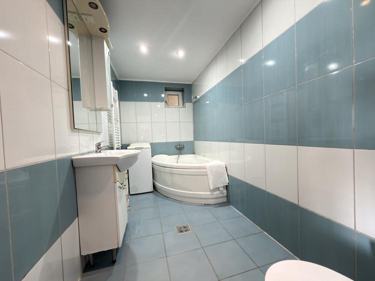 Apartament cu 3 camere semidecomandat, mobilat în Bucovina