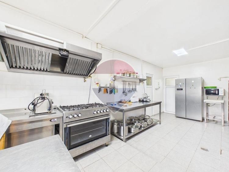 Hotel/Pensiune, de 4,535 mp, în Moroeni