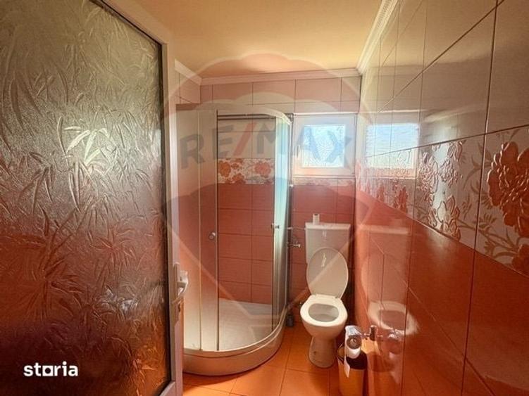 Casă cu 2 camere cu Teren 2744 Mp în Desești