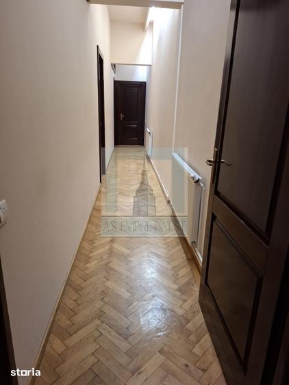 Apartament cu 4 camere în Centrul Istoric