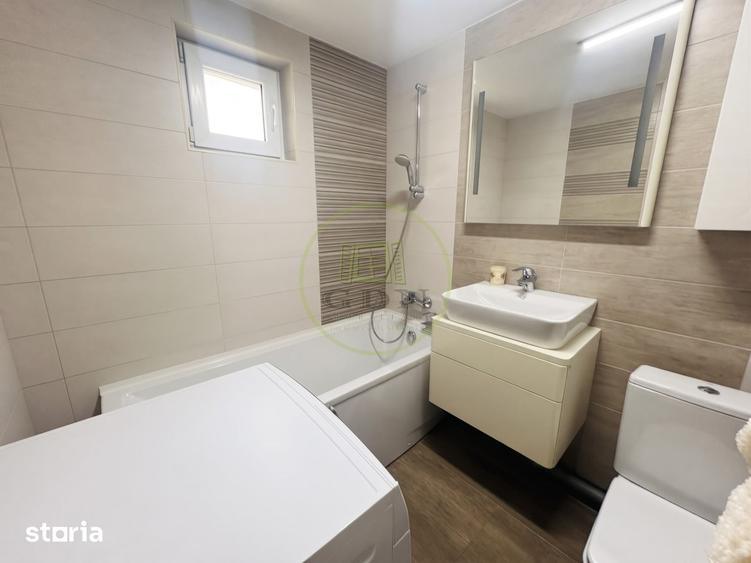 Apartament cu 4 camere semidecomandat în Crângași