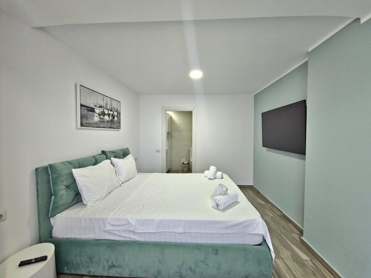 Apartament cu 3 camere semidecomandat în Olimp