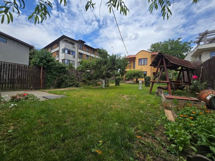 Casă individuală cu 4 camere cu Canalizare în Dobroești